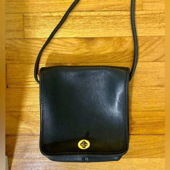 Vintage Coach Black Leather Turn Key Crossbody Bag - Picture 6 of 7